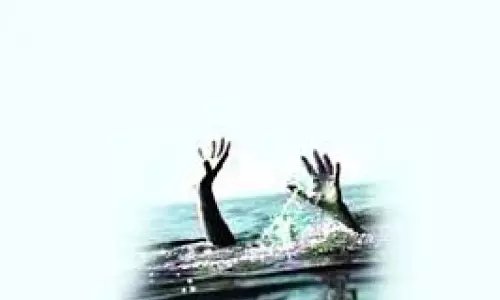 Telangana: 2 बीसी कल्याण छात्रावास के छात्र जगतियाल तालाब में डूबे Telangana: 2 बीसी कल्याण छात्रावास के छात्र जगतियाल तालाब में डूबे