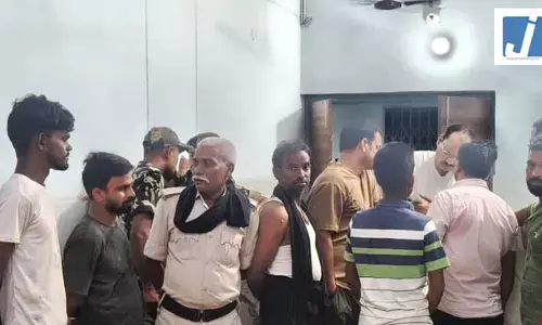 रेलवे स्टेशन की दीवार से ऑटो टकराने से दो की मौत, 5 घायल