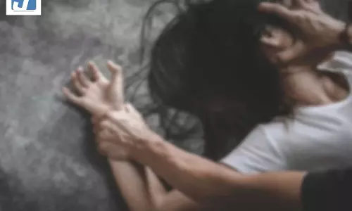 नाबालिग लड़की के साथ ऐसी हैवानियत...पढ़कर कांप जाएगी रूह नाबालिग लड़की के साथ ऐसी हैवानियत...पढ़कर कांप जाएगी रूह
