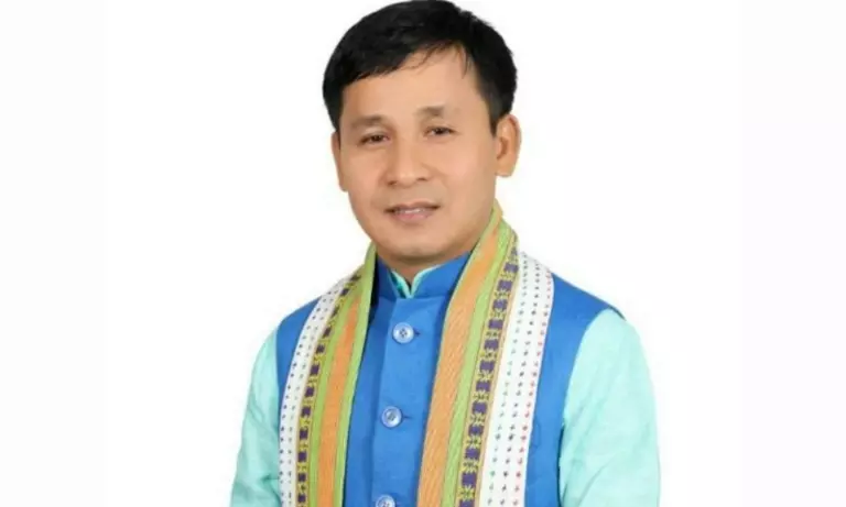 Tripura के पूर्व सांसद की टीचिंग में वापसी, क्लासरूम ने फिर बुलाया Tripura के पूर्व सांसद की टीचिंग में वापसी, क्लासरूम ने फिर बुलाया