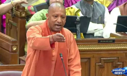 अनुपूरक बजट पर हंगामा, योगी बोले- विपक्ष कर रहा लोकतंत्र का अपमान अनुपूरक बजट पर हंगामा, योगी बोले- विपक्ष कर रहा लोकतंत्र का अपमान