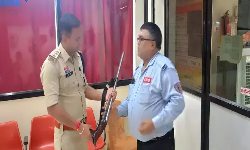 रायगढ़ पुलिस ने किया बैंकों की सुरक्षा का औचक निरीक्षण रायगढ़ पुलिस ने किया बैंकों की सुरक्षा का औचक निरीक्षण