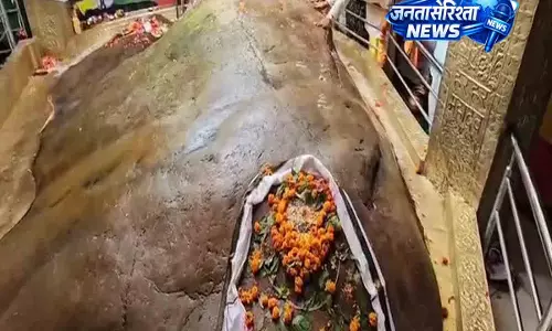 चमत्कार या रहस्य? हर साल बढ़ता है इस लेटे हुए शिवलिंग का आकार चमत्कार या रहस्य? हर साल बढ़ता है इस लेटे हुए शिवलिंग का आकार