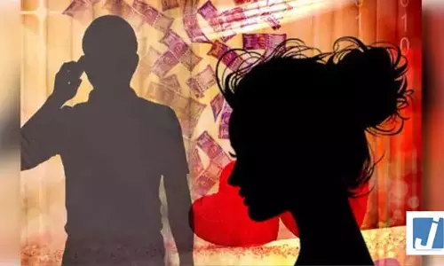 गिरफ्तार जैश-ए-मोहम्मद सहयोगी मामले में खुलासा; मॉडल्स को हनी-ट्रैप रैकेट में फंसाता था, मंत्रियों के परिजन भी थे निशाने पर गिरफ्तार जैश-ए-मोहम्मद सहयोगी मामले में खुलासा; मॉडल्स को हनी-ट्रैप रैकेट में फंसाता था, मंत्रियों के परिजन भी थे निशाने पर