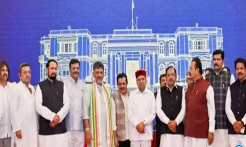 कैबिनेट विवाद पर शिवकुमार सख्त, कहा- कोई पार्टी से बड़ा नहीं कैबिनेट विवाद पर शिवकुमार सख्त, कहा- कोई पार्टी से बड़ा नहीं
