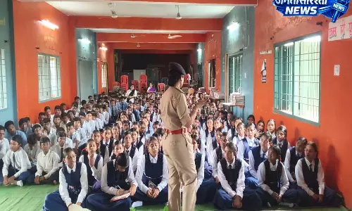 संवाद से समाधान अभियान, रायपुर पुलिस ने 250 से अधिक विद्यार्थियों को नए कानून संवाद से समाधान अभियान, रायपुर पुलिस ने 250 से अधिक विद्यार्थियों को नए कानून