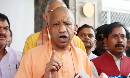 सपा ने संविधान की धज्जियां उड़ाईं, सदन में भड़के सीएम योगी सपा ने संविधान की धज्जियां उड़ाईं, सदन में भड़के सीएम योगी