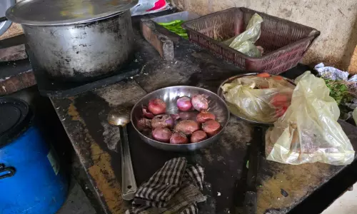 FDA का जांच अभियान: गोवा में नियमों की अनदेखी पर 12 फ़ूड यूनिट्स बंद, लगा जुर्माना FDA का जांच अभियान: गोवा में नियमों की अनदेखी पर 12 फ़ूड यूनिट्स बंद, लगा जुर्माना