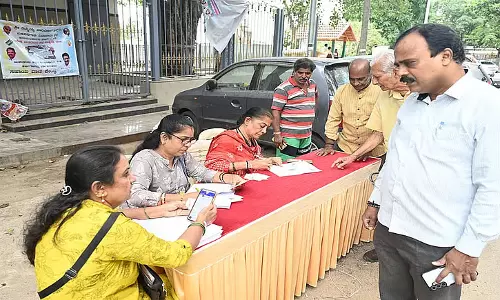 कर्नाटक में मतदाता सर्वे अंतिम चरण में कर्नाटक में मतदाता सर्वे अंतिम चरण में