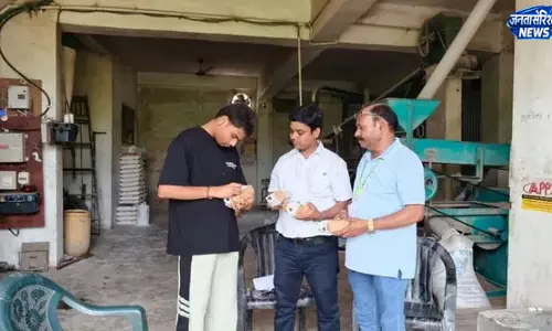 आटा मिलों में छापेमारी, नमूने जांच को भेजे आटा मिलों में छापेमारी, नमूने जांच को भेजे