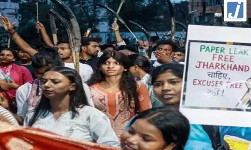 JPSC परीक्षा में धांधली का आरोप: छात्रों का आंदोलन जारी, हिंदुस्तानी भाऊ का मिला साथ JPSC परीक्षा में धांधली का आरोप: छात्रों का आंदोलन जारी, हिंदुस्तानी भाऊ का मिला साथ
