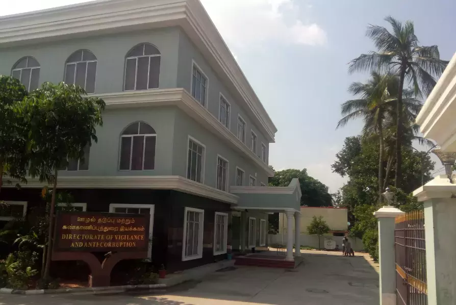 Tamil Nadu: विजिलेंस ने भ्रष्टाचार के मामले में तमिलनाडु सरकार के 24 अधिकारियों को गिरफ्तार किया Tamil Nadu: विजिलेंस ने भ्रष्टाचार के मामले में तमिलनाडु सरकार के 24 अधिकारियों को गिरफ्तार किया