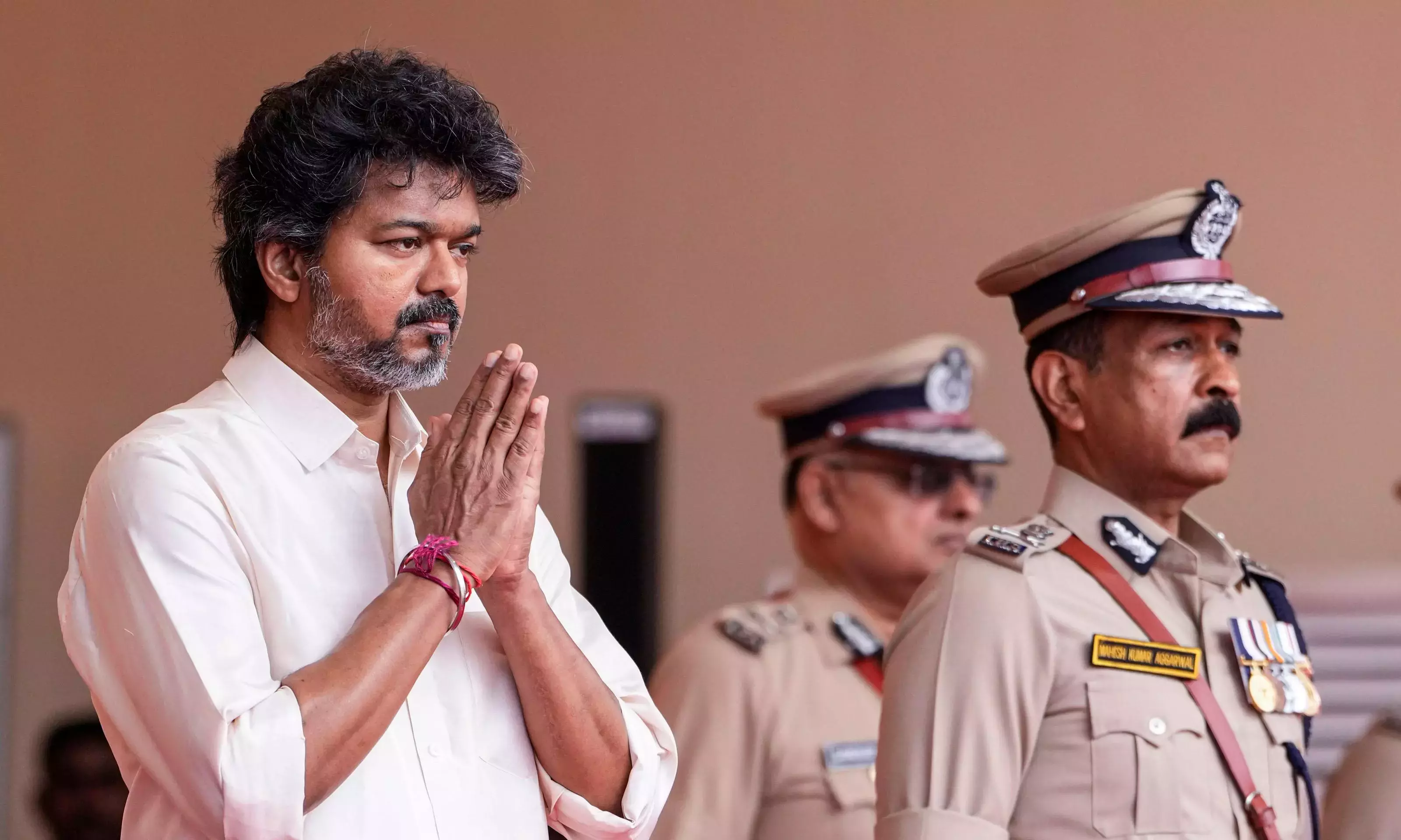 Tamil Nadu: विजय ने वर्चुअल माध्यम से 113 करोड़ रुपये की स्वास्थ्य अवसंरचना परियोजनाओं का उद्घाटन किया Tamil Nadu: विजय ने वर्चुअल माध्यम से 113 करोड़ रुपये की स्वास्थ्य अवसंरचना परियोजनाओं का उद्घाटन किया