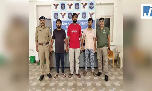 AI के इस्तेमाल से हॉस्पिटल के 9.60 लाख के टेंडर में धोखाधड़ी, तीन गिरफ्तार AI के इस्तेमाल से हॉस्पिटल के 9.60 लाख के टेंडर में धोखाधड़ी, तीन गिरफ्तार