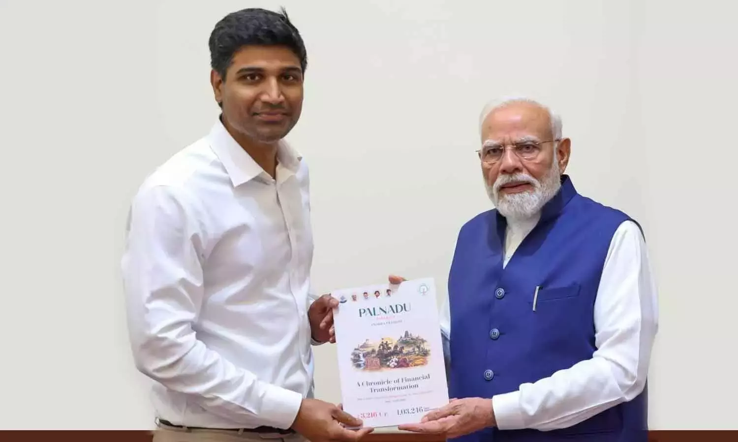 Andhra: सांसद लावु श्री कृष्णदेवरायलु ने मोदी को क्रेडिट आउटरीच पर रिपोर्ट सौंपी Andhra: सांसद लावु श्री कृष्णदेवरायलु ने मोदी को क्रेडिट आउटरीच पर रिपोर्ट सौंपी