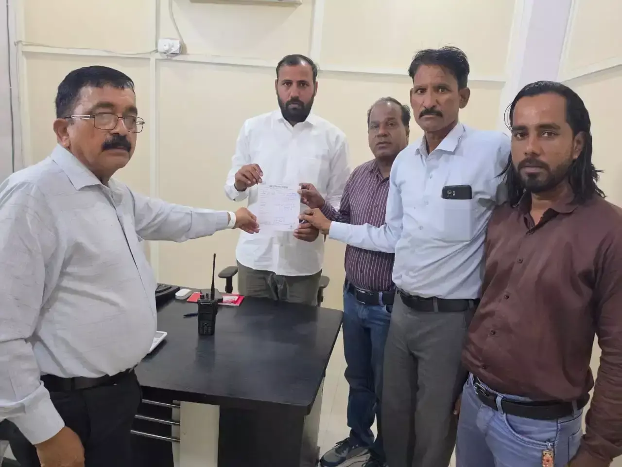 Jaipur: सड़क पर गंदगी फैलाने पर कंपनी से वसूला 11 हजार रुपये जुर्माना Jaipur: सड़क पर गंदगी फैलाने पर कंपनी से वसूला 11 हजार रुपये जुर्माना