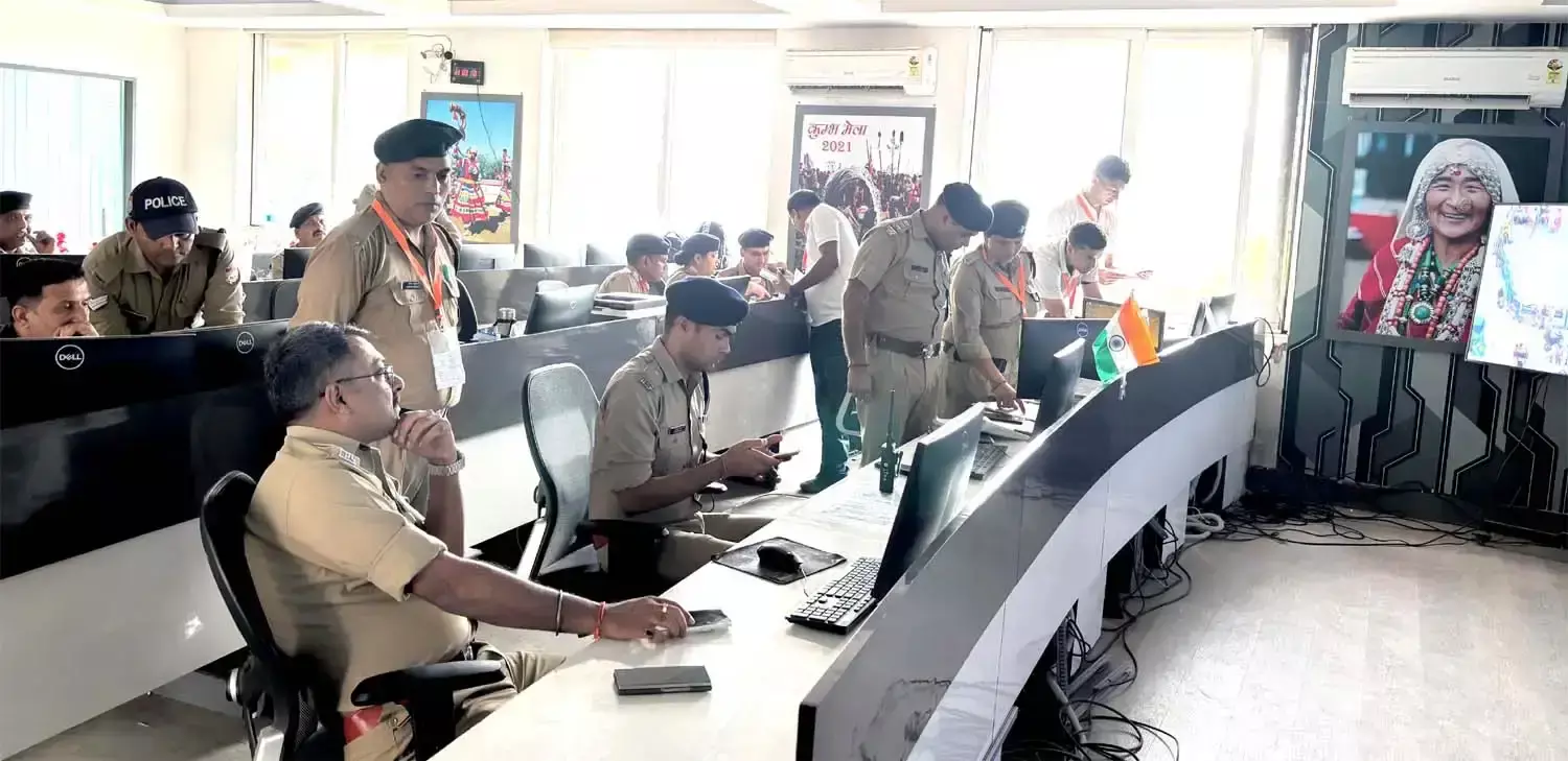 Haridwar: ग्राउंड की हर हलचल पर एसएसपी की नजर, कंट्रोल रूम से किया निरीक्षण Haridwar: ग्राउंड की हर हलचल पर एसएसपी की नजर, कंट्रोल रूम से किया निरीक्षण