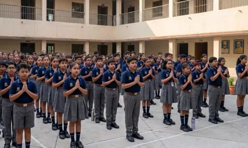 Odisha ने केंद्र का अनुसरण करते हुए राष्ट्रगान से पहले वंदे मातरम गाना अनिवार्य कर दिया Odisha ने केंद्र का अनुसरण करते हुए राष्ट्रगान से पहले वंदे मातरम गाना अनिवार्य कर दिया