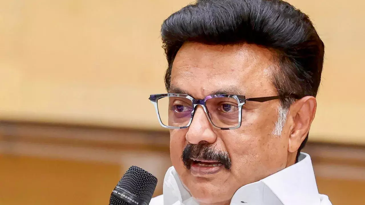 उदयनिधि की गिरफ्तारी की निंदा: स्टालिन ने कावेरी संकट से ध्यान भटकाने का लगाया आरोप उदयनिधि की गिरफ्तारी की निंदा: स्टालिन ने कावेरी संकट से ध्यान भटकाने का लगाया आरोप