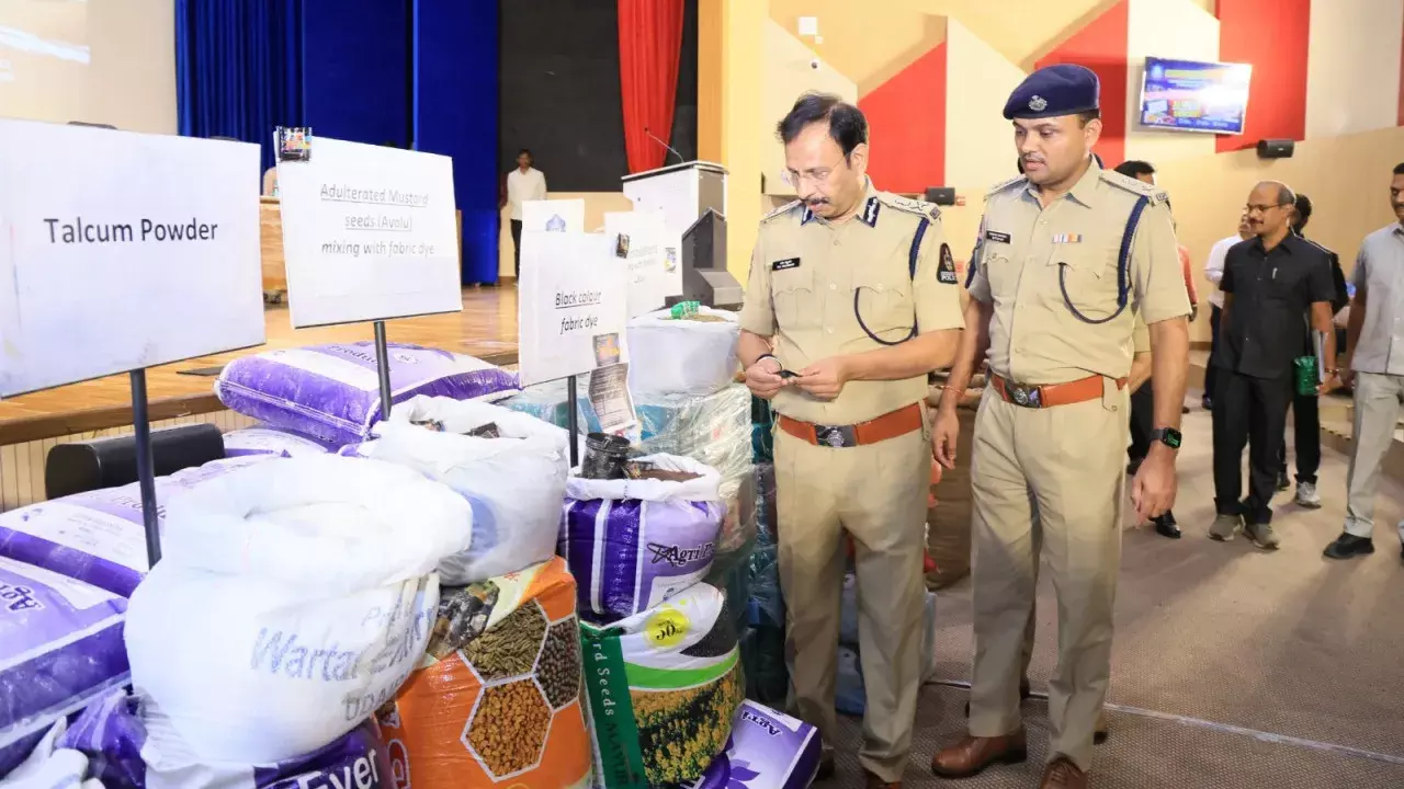 Hyderabad में 25 टन मिलावटी मसाले जब्त, 3 लोग हिरासत में Hyderabad में 25 टन मिलावटी मसाले जब्त, 3 लोग हिरासत में