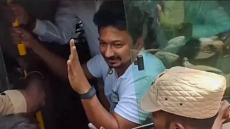 अभिनेत्री त्रिशा पर बयान का मामला: विपक्ष के निशाने पर उदयनिधि, DMK ने किया बचाव अभिनेत्री त्रिशा पर बयान का मामला: विपक्ष के निशाने पर उदयनिधि, DMK ने किया बचाव