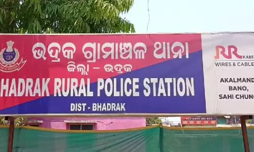 भद्रक डकैती के दौरान परिवार को बंदूक की नोक पर बंधक बनाया गया भद्रक डकैती के दौरान परिवार को बंदूक की नोक पर बंधक बनाया गया
