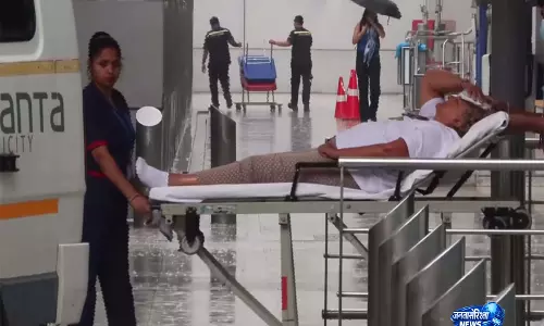 Phuket-दिल्ली एयर इंडिया फ्लाइट में भीषण टर्बुलेंस, यात्री बोले- यह हमारा पुनर्जन्म था Phuket-दिल्ली एयर इंडिया फ्लाइट में भीषण टर्बुलेंस, यात्री बोले- यह हमारा पुनर्जन्म था