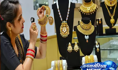 सोने की कीमतों में फिर उछाल, दिल्ली से मुंबई तक जानें आज का रेट सोने की कीमतों में फिर उछाल, दिल्ली से मुंबई तक जानें आज का रेट