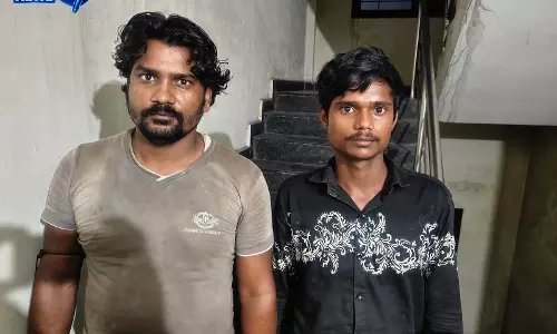 1.20 करोड़ का गांजा के साथ रायपुर में बंगाल के पिता-पुत्र गिरफ्तार 1.20 करोड़ का गांजा के साथ रायपुर में बंगाल के पिता-पुत्र गिरफ्तार