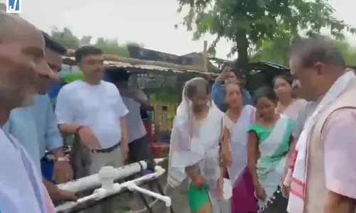 असम के बाढ़ प्रभावित इलाकों का सीएम हिमंत बिस्वा सरमा ने किया दौरा, राहत कार्यों का लिया जायजा असम के बाढ़ प्रभावित इलाकों का सीएम हिमंत बिस्वा सरमा ने किया दौरा, राहत कार्यों का लिया जायजा