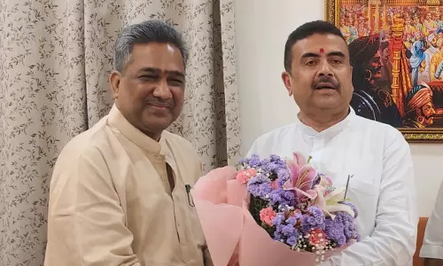 भाजपा नेताओं की शिष्टाचार मुलाकात, समिक भट्टाचार्य, सुवेंदु अधिकारी और सुनील बंसल हुए शामिल भाजपा नेताओं की शिष्टाचार मुलाकात, समिक भट्टाचार्य, सुवेंदु अधिकारी और सुनील बंसल हुए शामिल