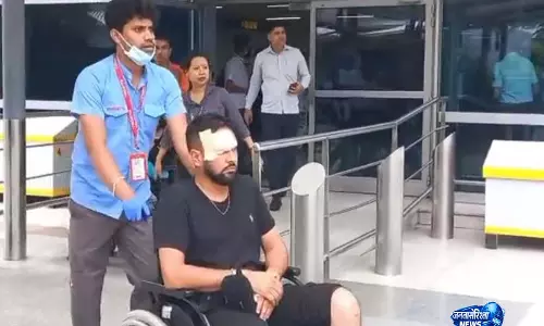 फुकेट-दिल्ली एयर इंडिया फ्लाइट में टर्बुलेंस, 7 यात्रियों को अस्पताल भेजा गया फुकेट-दिल्ली एयर इंडिया फ्लाइट में टर्बुलेंस, 7 यात्रियों को अस्पताल भेजा गया