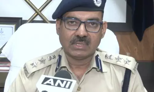 देर रात पुलिस की रेड, 13 लोग हिरासत में, दस्तावेजों की जांच जारी देर रात पुलिस की रेड, 13 लोग हिरासत में, दस्तावेजों की जांच जारी