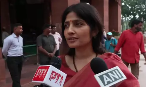 संसद गतिरोध पर डिंपल यादव का केंद्र पर निशाना, बोलीं- सरकार सरकार जैसी भूमिका निभाए संसद गतिरोध पर डिंपल यादव का केंद्र पर निशाना, बोलीं- सरकार सरकार जैसी भूमिका निभाए