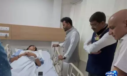 घायल एयर इंडिया यात्रियों से मिले उड्डयन मंत्री, हरसंभव मदद का भरोसा घायल एयर इंडिया यात्रियों से मिले उड्डयन मंत्री, हरसंभव मदद का भरोसा