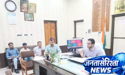 देवरिया डीएम का एक्शन मोड, विकास कार्यों में लापरवाही पर वेतन रोकने का आदेश देवरिया डीएम का एक्शन मोड, विकास कार्यों में लापरवाही पर वेतन रोकने का आदेश