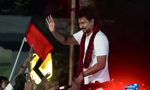 Thanjavur थाने से निकले उदयनिधि स्टालिन, कार्यकर्ताओं ने किया भव्य स्वागत Thanjavur थाने से निकले उदयनिधि स्टालिन, कार्यकर्ताओं ने किया भव्य स्वागत