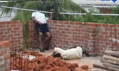 निर्माणाधीन मकान में करंट का कहर, दो मजदूरों की दर्दनाक मौत निर्माणाधीन मकान में करंट का कहर, दो मजदूरों की दर्दनाक मौत
