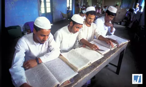 मदरसा शिक्षा व्यवस्था में योगी सरकार का बड़ा बदलाव मदरसा शिक्षा व्यवस्था में योगी सरकार का बड़ा बदलाव