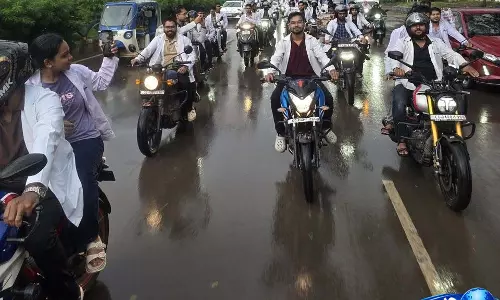 मेकाहारा के MBBS इंटर्न डॉक्टर अनिश्चितकालीन हड़ताल पर, स्टाइपेंड बढ़ाने की मांग