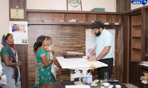 कलेक्टर व्यास ने जनदर्शन में सुनी आमजन की समस्याएं कलेक्टर व्यास ने जनदर्शन में सुनी आमजन की समस्याएं