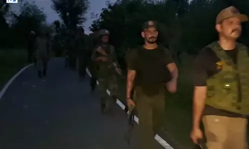 अनुच्छेद 370 की वर्षगांठ से पहले सांबा में हाई अलर्ट, सीमा पर सुरक्षा बढ़ी अनुच्छेद 370 की वर्षगांठ से पहले सांबा में हाई अलर्ट, सीमा पर सुरक्षा बढ़ी
