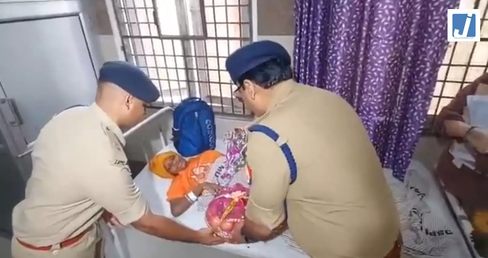 कांवड़ लेकर लौट रही महिला ने जुड़वां बेटों को दिया जन्म, SSP ने बच्चों का नाम ये रखा