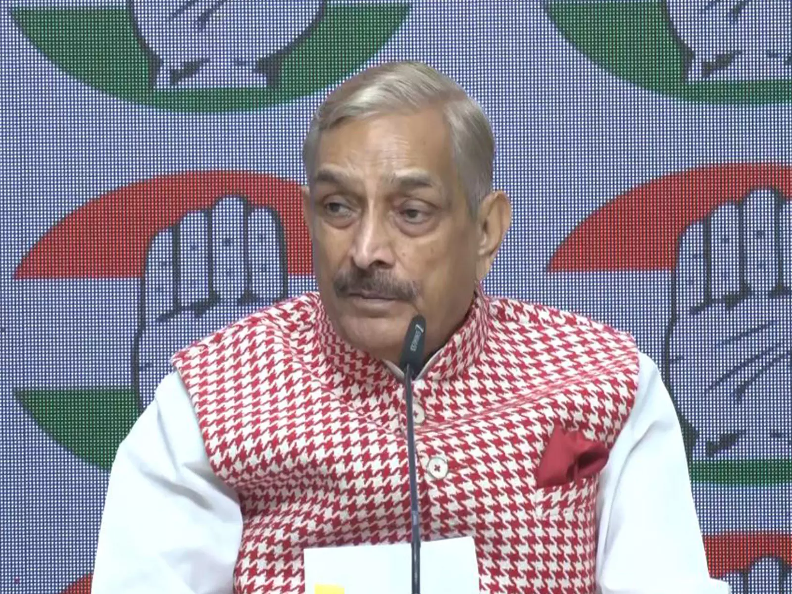 सीता पर टिप्पणी को लेकर कांग्रेस सांसद प्रमोद तिवारी के खिलाफ BJP की शिकायत सीता पर टिप्पणी को लेकर कांग्रेस सांसद प्रमोद तिवारी के खिलाफ BJP की शिकायत
