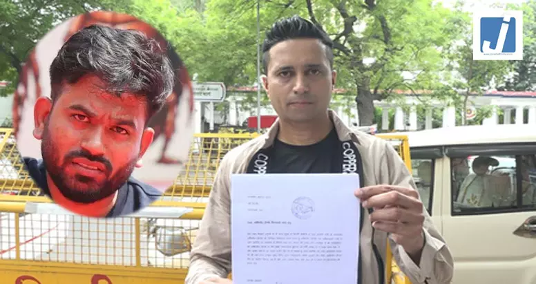 कॉकरोच जनता पार्टी के संस्थापक अभिजीत दिपके की गिरफ्तारी की मांग को लेकर पुलिस को शिकायतकर्ता फैजल ने सौंपी शिकायत कॉकरोच जनता पार्टी के संस्थापक अभिजीत दिपके की गिरफ्तारी की मांग को लेकर पुलिस को शिकायतकर्ता फैजल ने सौंपी शिकायत