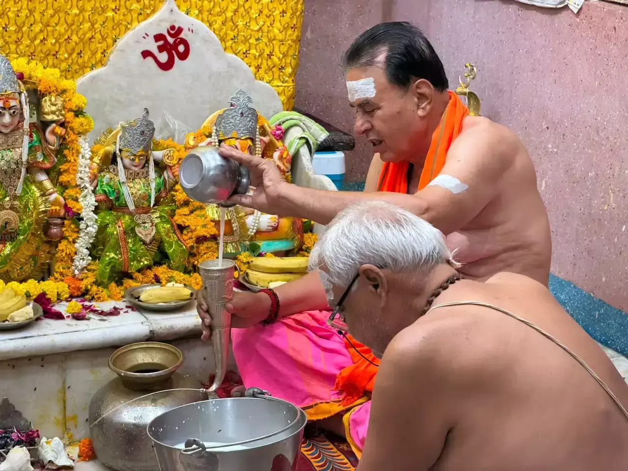 Jodhpur: संसदीय कार्य मंत्री ने भगवान शिव से की प्रदेश की खुशहाली की कामना Jodhpur: संसदीय कार्य मंत्री ने भगवान शिव से की प्रदेश की खुशहाली की कामना