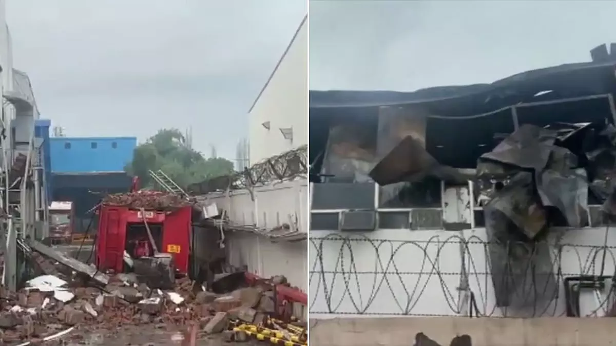 ग्रेटर नोएडा में आग, दो फायरकर्मियों की मौत ग्रेटर नोएडा में आग, दो फायरकर्मियों की मौत