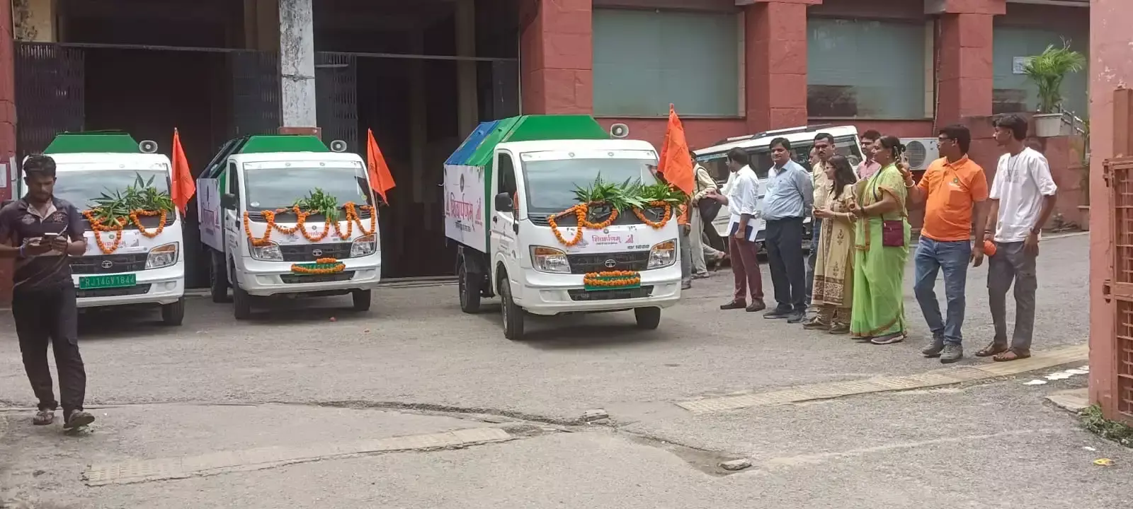 Jaipur: सावन सोमवार पर निगम की पहल, मंदिरों से जुटाया धार्मिक कचरा Jaipur: सावन सोमवार पर निगम की पहल, मंदिरों से जुटाया धार्मिक कचरा