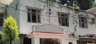 Jammu: असुरक्षित घोषित हुआ राजौरी डीसी ऑफिस, प्रशासन ने लिया फैसला Jammu: असुरक्षित घोषित हुआ राजौरी डीसी ऑफिस, प्रशासन ने लिया फैसला