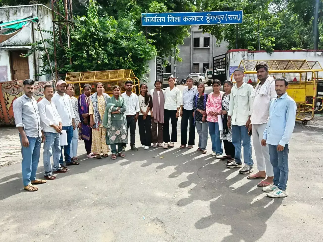 Dungarpur: स्कूटी योजना को लेकर छात्राओं में नाराजगी, सरकार से की मांग Dungarpur: स्कूटी योजना को लेकर छात्राओं में नाराजगी, सरकार से की मांग